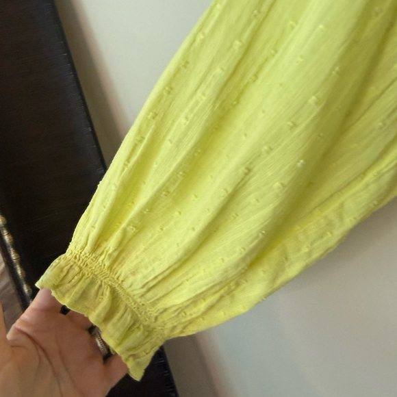 J. Crew lime Textured v-neck lightweight Blouse size large - Picture 2 of 9